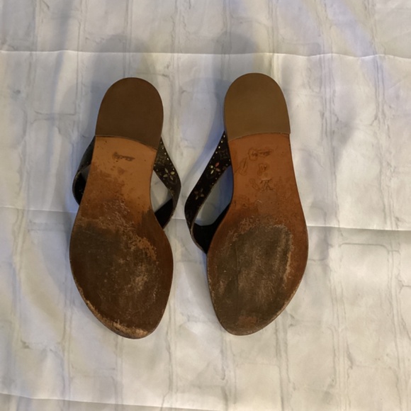 (PRE-OWNED) Authentic Louis Vuitton Flat Thong Sandal (Color: Brown) - Picture 3 of 7